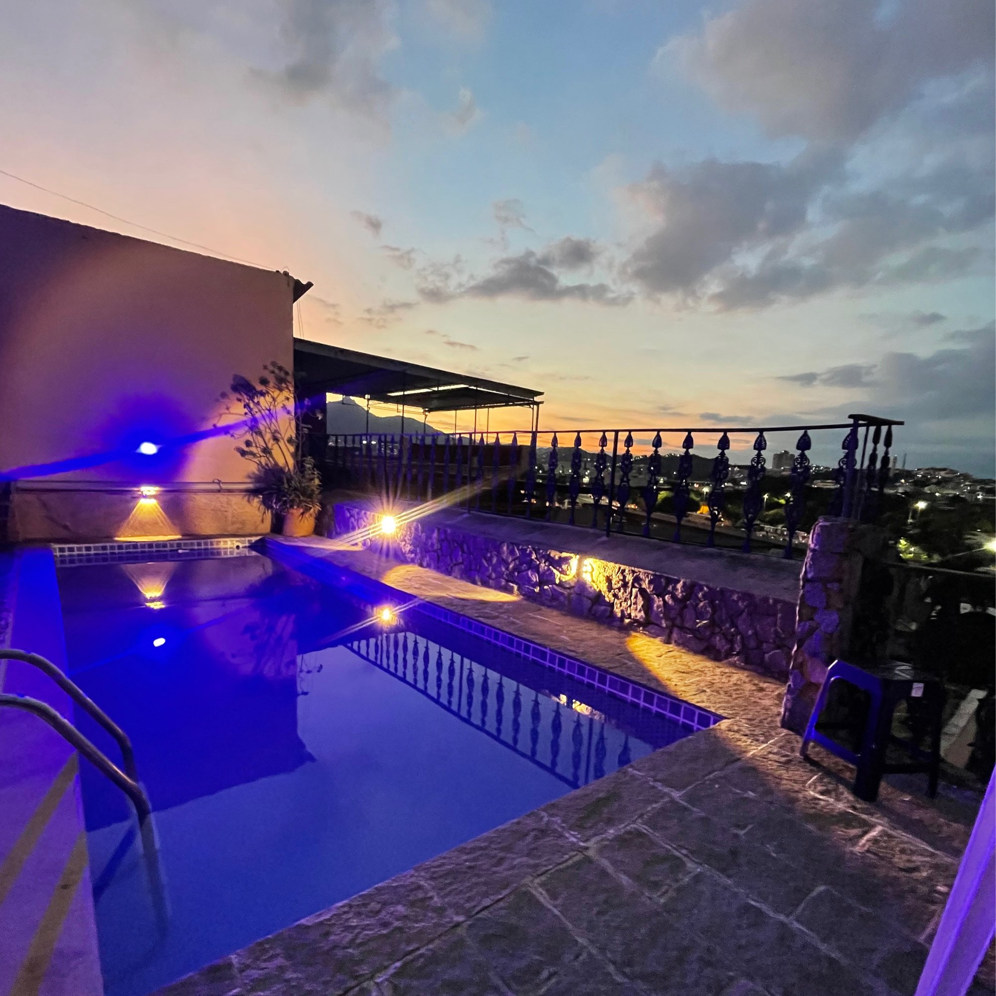Piscina noturna Casa Porto Maravilha